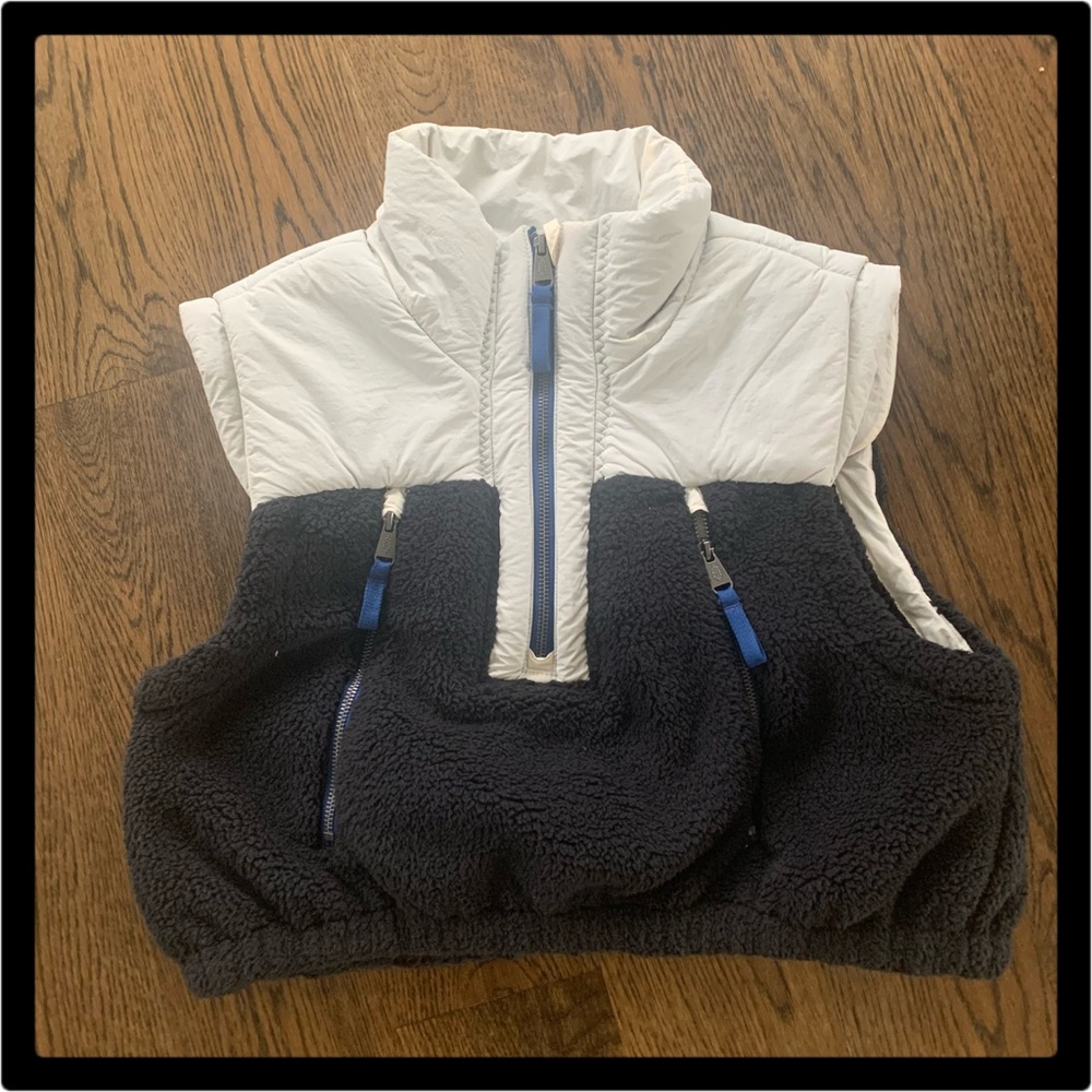 FP Movement by Free People Black and White Vest - Picture 4 of 8